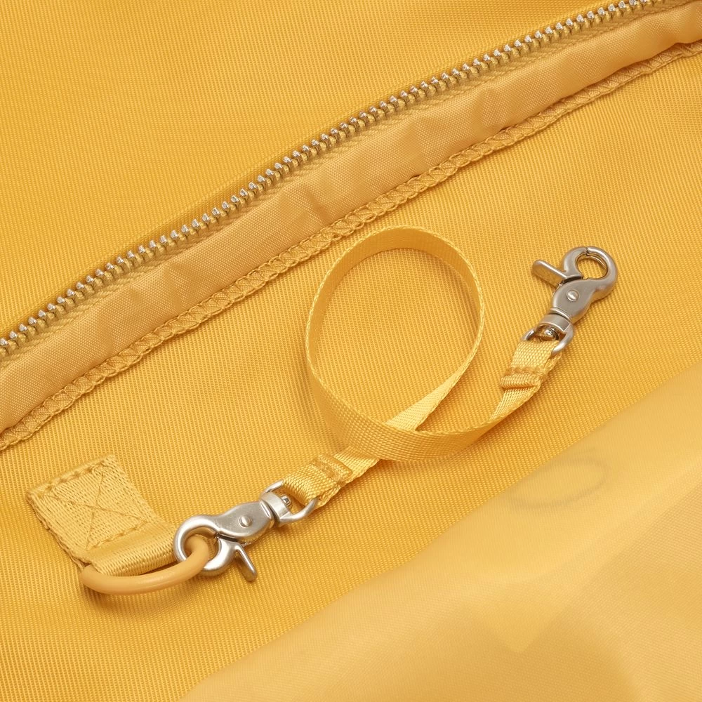 Disney Store Sac à Dos Mickey Mouse Genuine Mousewear Jaune 6 Disney Store Sac à Dos Mickey Mouse Genuine Mousewear Jaune – Image 6