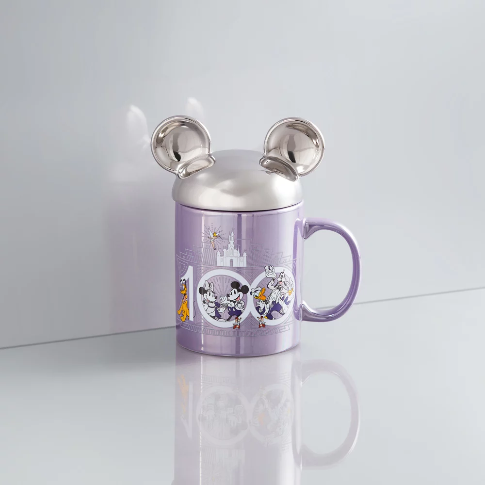 Disneyland Resort Mug Avec Couvercle Mickey Et Ses Amis Disney100 Celebration 2 Disneyland Resort Mug Avec Couvercle Mickey Et Ses Amis Disney100 Celebration – Image 2
