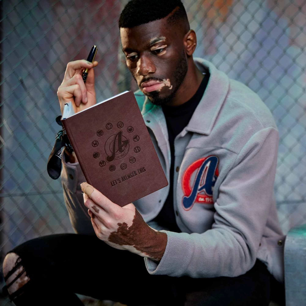 The Prince's Trust Carnet Avec Stylo Avengers Par Aisha Qureshi 2 The Prince's Trust Carnet Avec Stylo Avengers Par Aisha Qureshi – Image 2